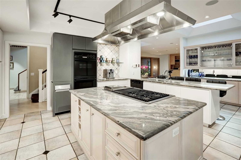 39 Burton Rd, Toronto, M5P1V1 | Image 3