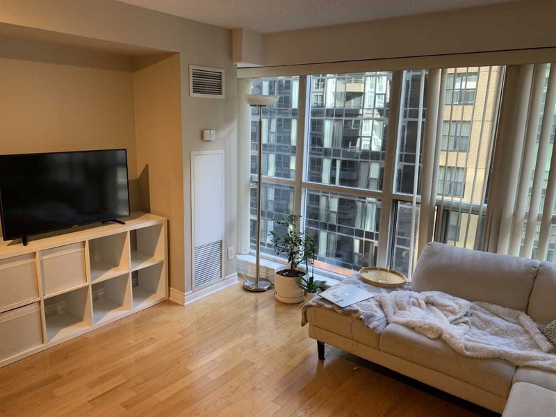 708 - 270 Wellington St W, Toronto, M5V3P5 | Image 3