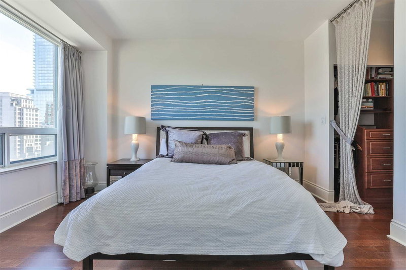 1001 - 102 Bloor St W, Toronto, M5S1M8 | Image 2