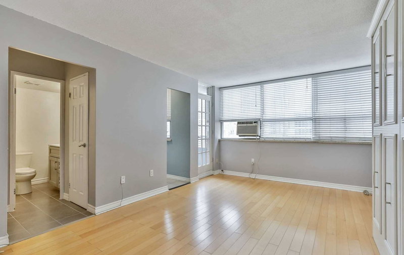 1807 - 30 Gloucester St, Toronto, M4Y1L6 | Image 2