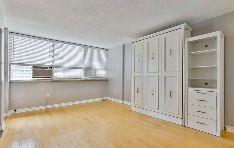 1807 - 30 Gloucester St, Toronto, M4Y1L6 | Image 3