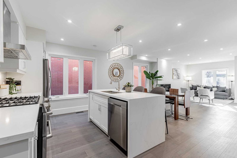 209 Robina Ave, Toronto, M6C3Y9 | Image 3