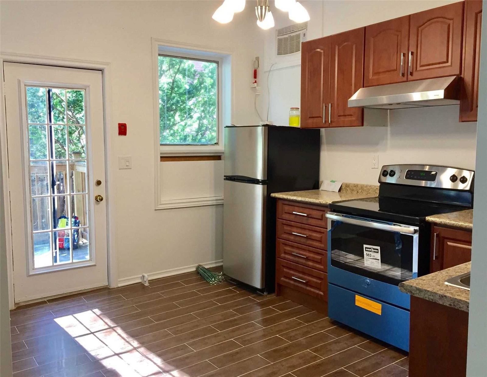 Listing Image 12