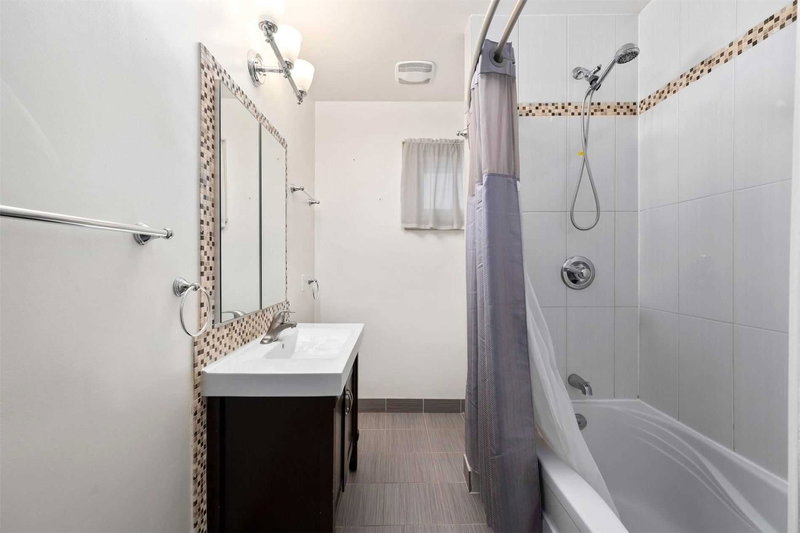 105 Betty Ann Dr, Toronto, M2N 1X1 | Image 3