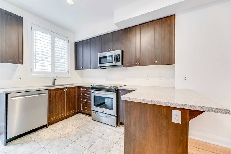 38 Raffeix Lane, Toronto, M5A0G5 | Image 2