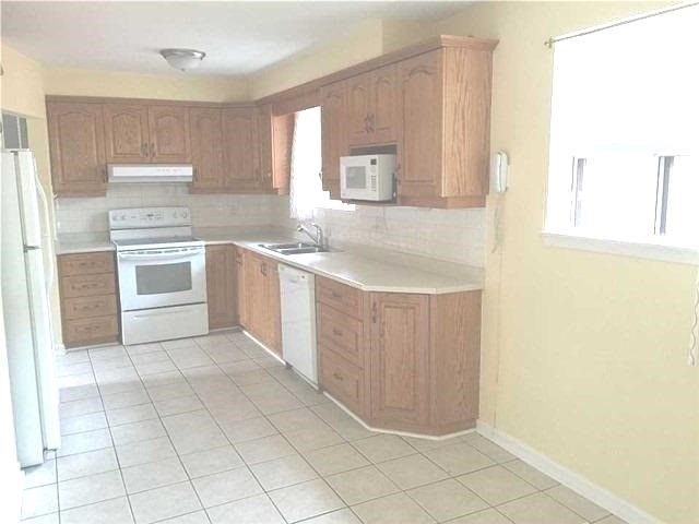 Upper - 40 Bellbury Cres, Toronto, M2J2J8 | Image 2