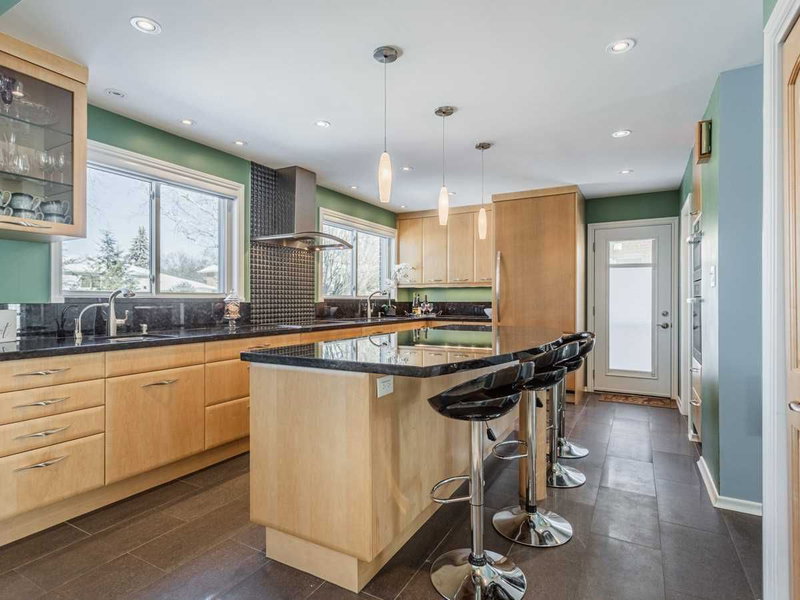 24 Meadowglade Cres, Toronto, M2J1C7 | Image 2