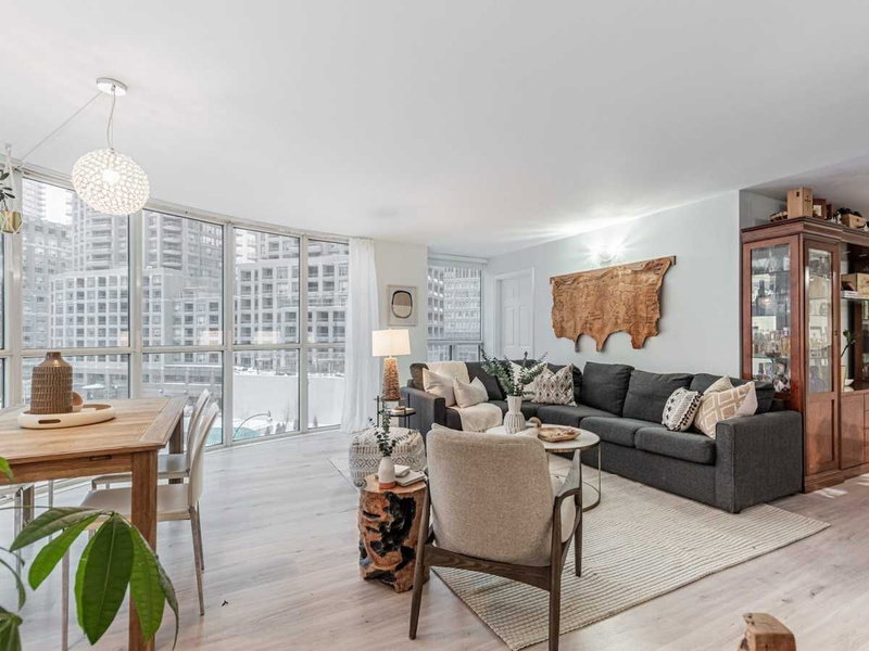 513 - 24 Wellesley St W, Toronto, M4Y2X6 | Image 3