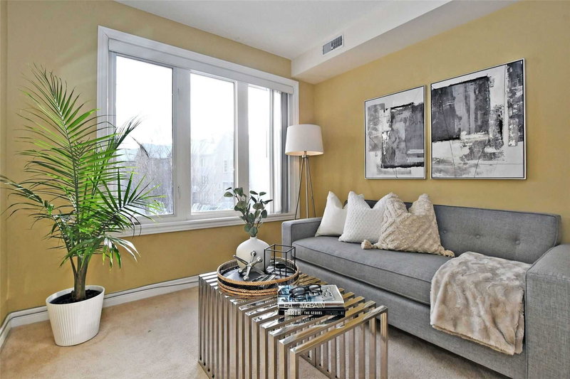 201 - 80 Aerodrome Cres, Toronto, M4G 4J1 | Image 3