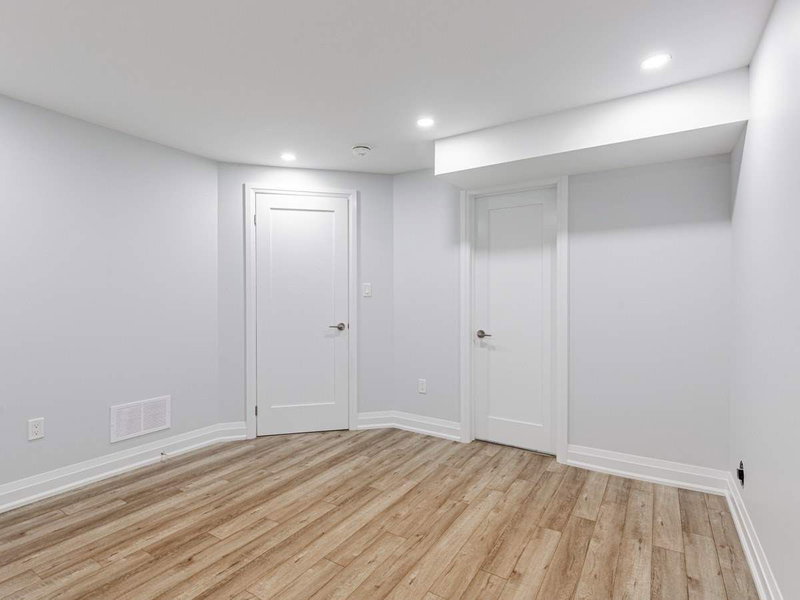 Lower - 987 Avenue Rd, Toronto, M5P2K9 | Image 3