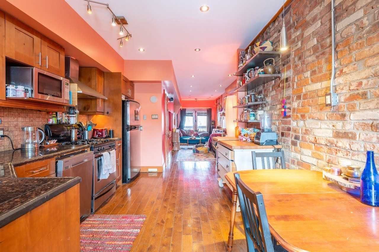 Listing Image 4