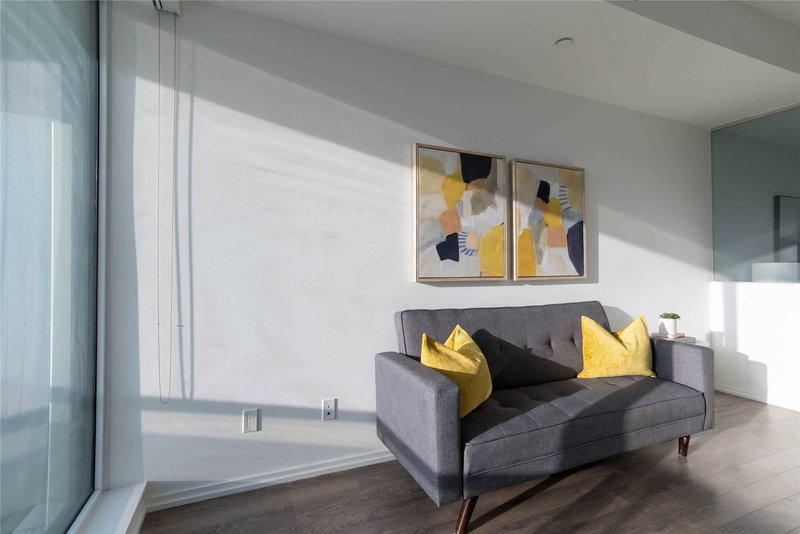 1811 - 197 Yonge St, Toronto, M5B 0C1 | Image 2