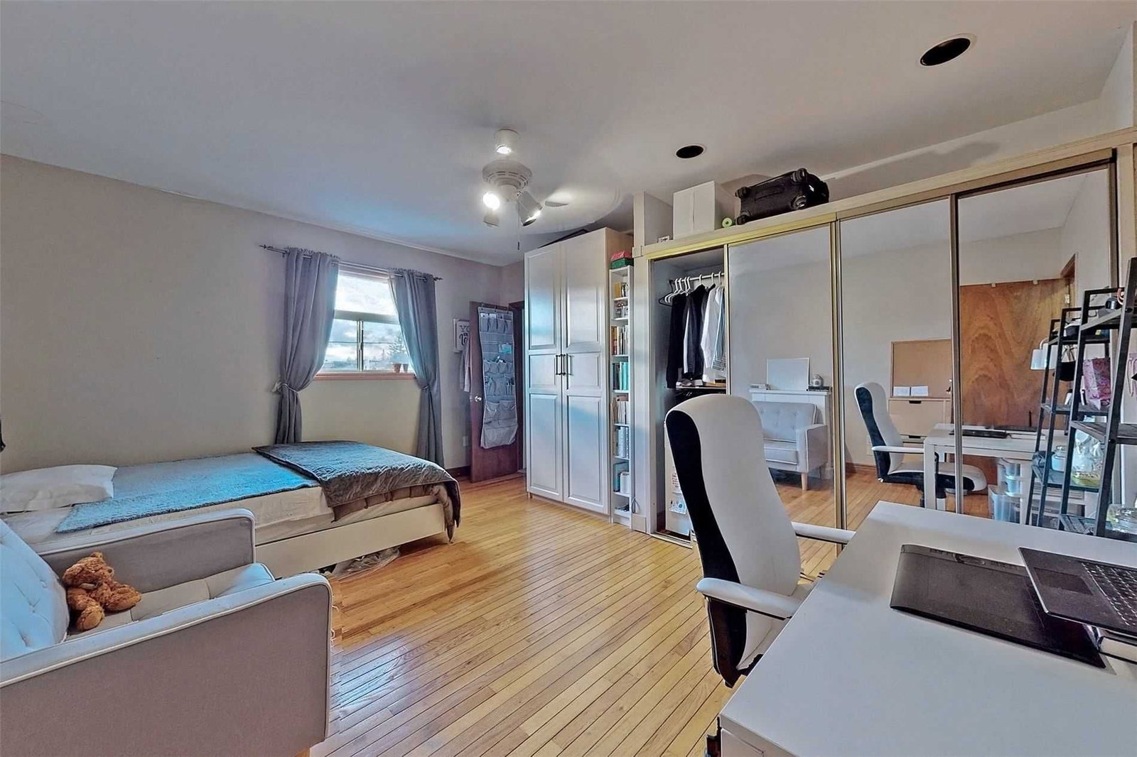 Listing Image 3