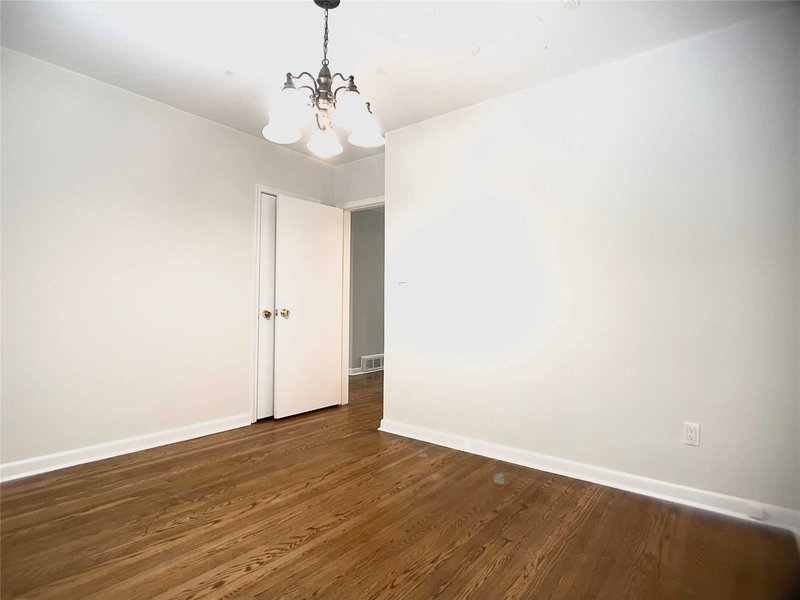 192 Combe Ave, Toronto, M3H4K5 | Image 2