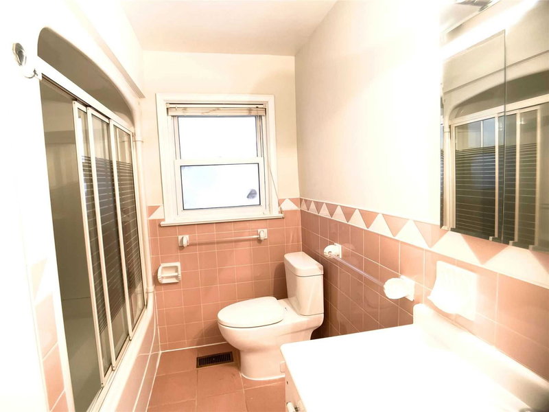 192 Combe Ave, Toronto, M3H4K5 | Image 3