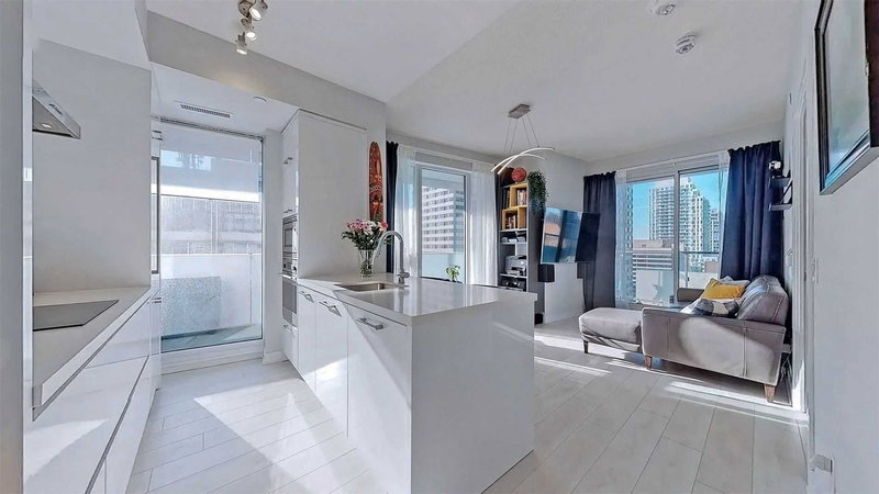 1709 - 2221 Yonge St, Toronto, M4S2B4 | Image 2