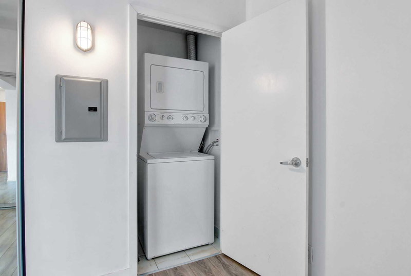 2001 - 33 Lombard St, Toronto, M5C3H8 | Image 2