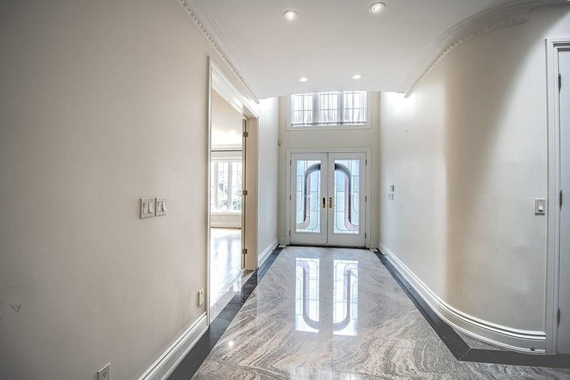 50 Yorkminster Rd, Toronto, M2P1M3 | Image 3