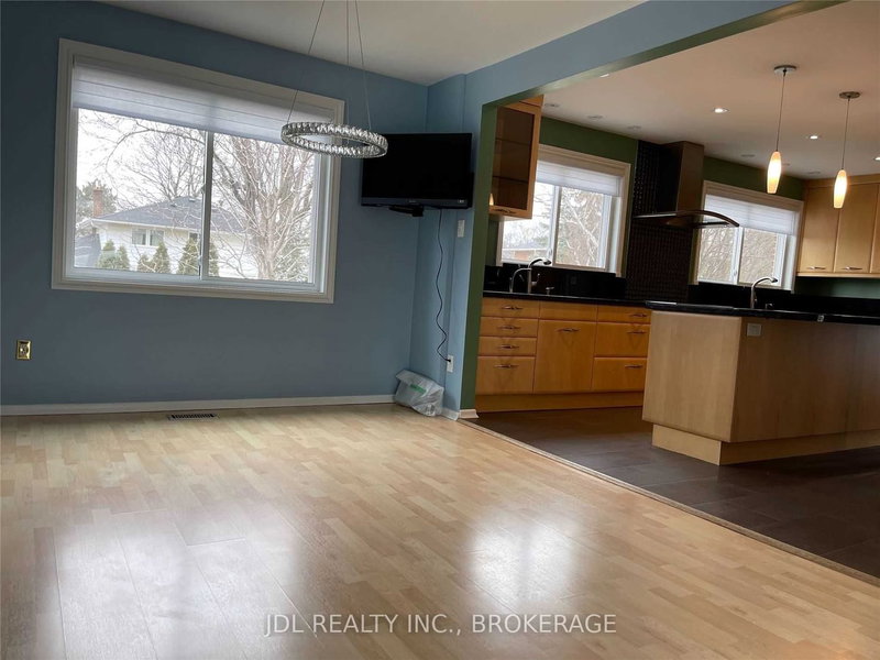 24 Meadowglade Cres, Toronto, M2J 1C7 | Image 3