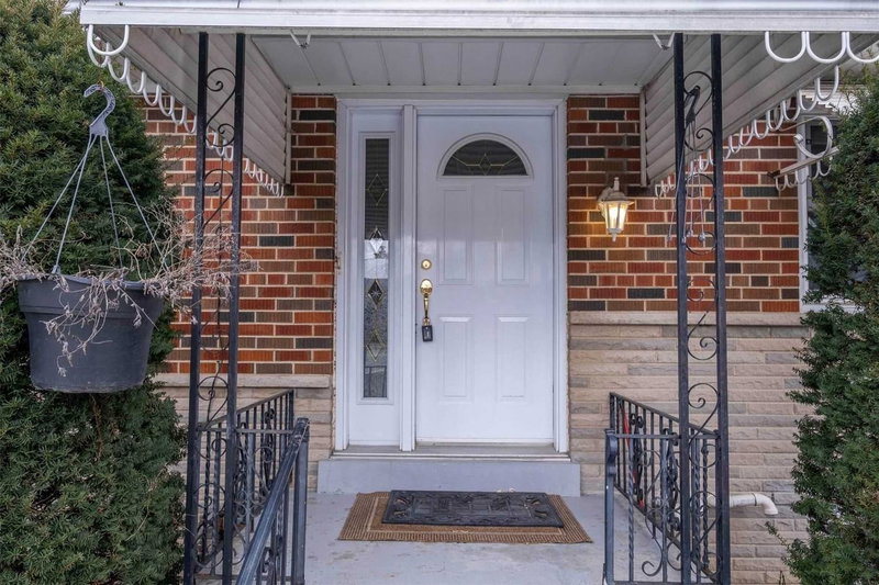 105 Betty Ann Dr, Toronto, M2N 1X1 | Image 3