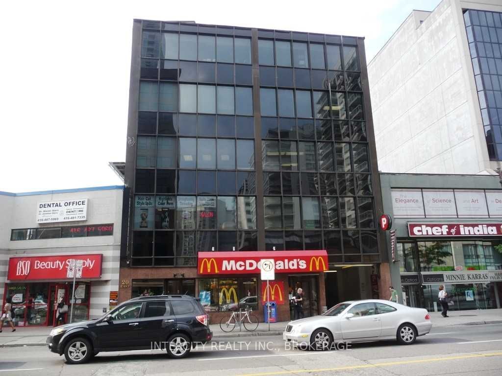 Building in 20 Eglinton Avenue