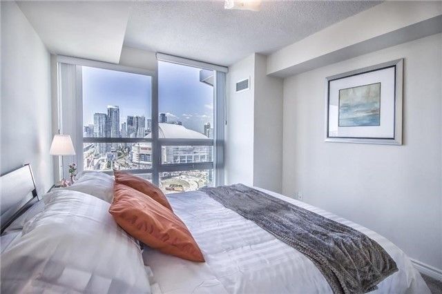 2915 - 19 Grand Trunk Cres, Toronto, M5J3A4 | Image 3