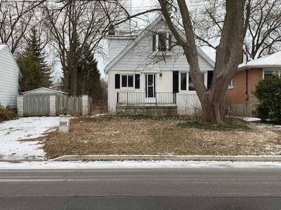 Detached House sold at 207 Connaught Avenue, Toronto, Ontario, M2M1H6 - Newtonbrook West - MLS: C5555743