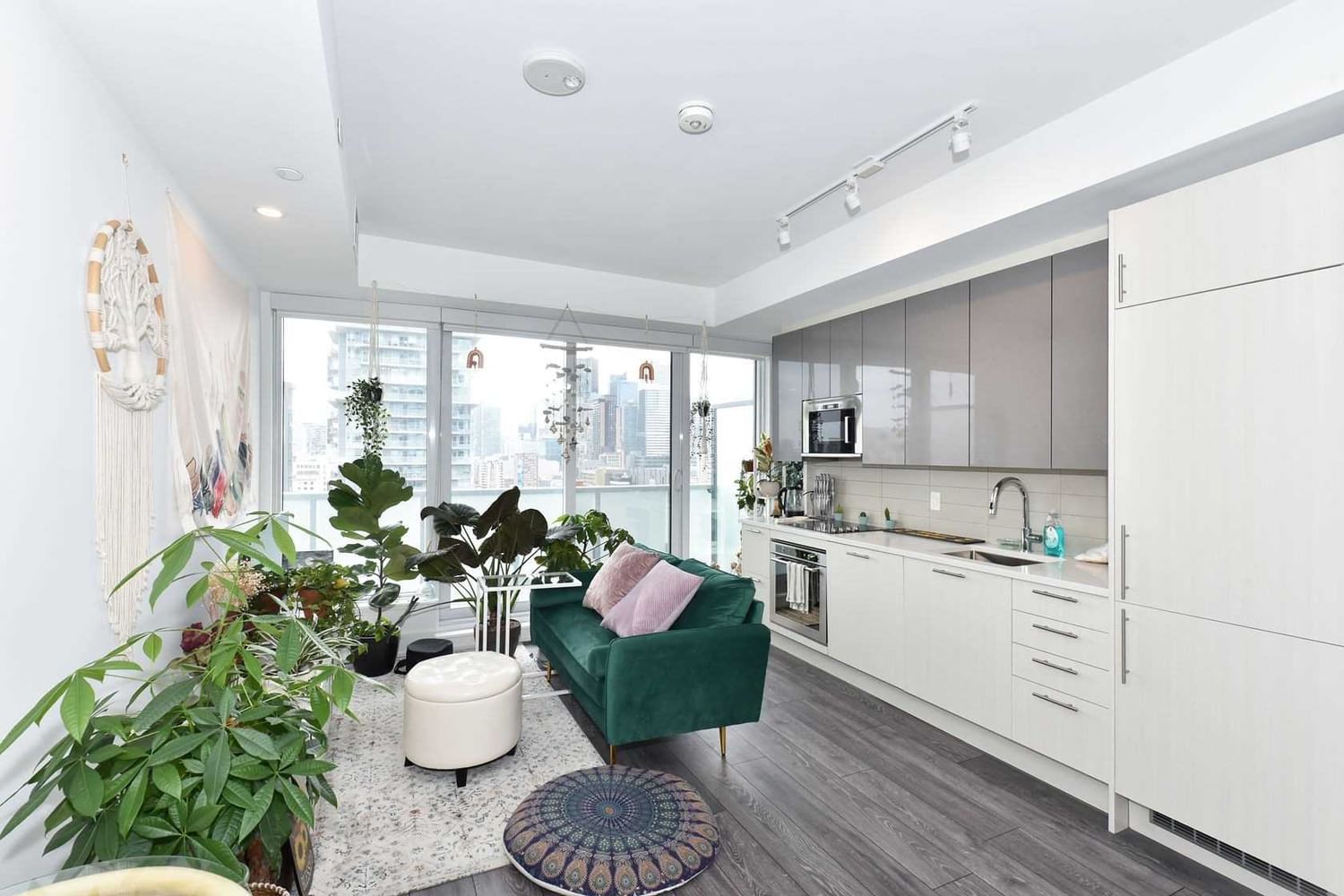 Listing Image 9