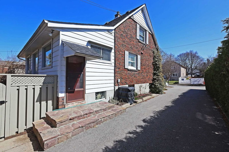 292 Horsham Ave, Toronto, M2R1G4 | Image 2