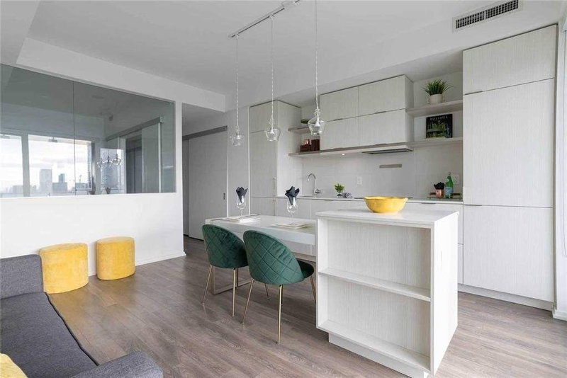 1811 - 197 Yonge St, Toronto, M5B 0C1 | Image 3