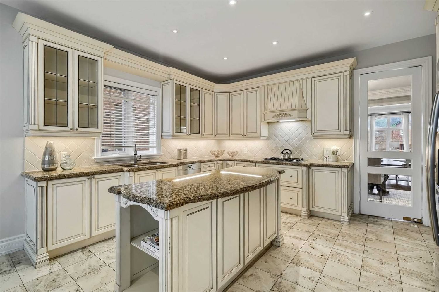 Listing Image 15
