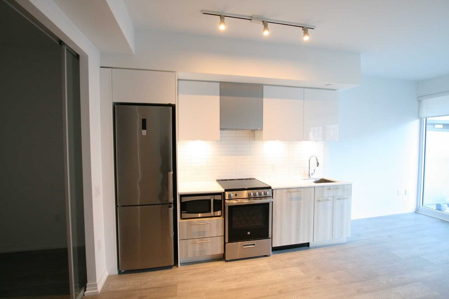 Condo leased at 907-251 Jarvis Street, Toronto, Moss Park, M5B2C2 - MLS: C5608481