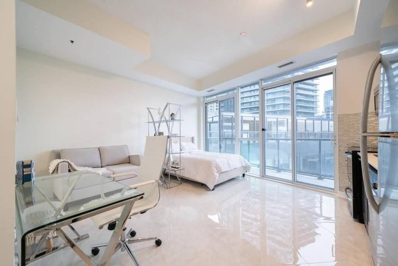 802 - 20 Bruyeres Mews, Toronto, M5V0G8 | Image 2