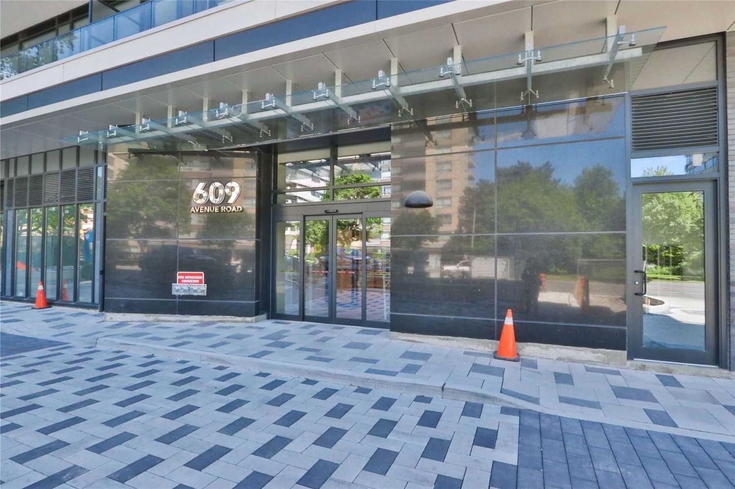 Condo leased at 402-609 Avenue Road, Toronto, Yonge-St. Clair, M4V2K3 - MLS: C5612878