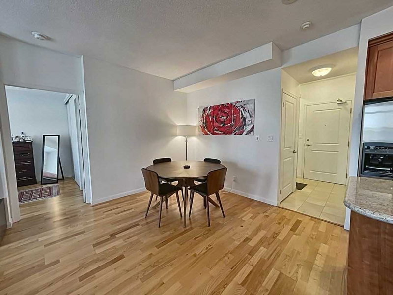 426 - 900 Mount Pleasant Rd, Toronto, M4P3J9 | Image 3