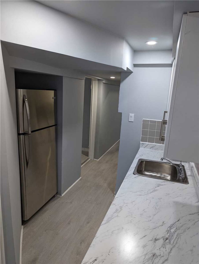 Lower - 50 Palmerston Ave, Toronto, M6J2J1 | Image 3