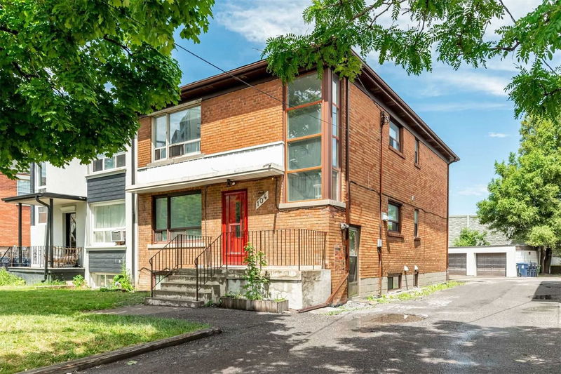 Unit 2 — 104 Neptune Dr, Toronto - Englemount-Lawrence image-0-0