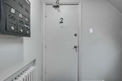 Unit 2 — 104 Neptune Dr, Toronto - Englemount-Lawrence image-0-2