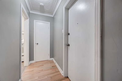 Unit 2 — 104 Neptune Dr, Toronto - Englemount-Lawrence image-0-3