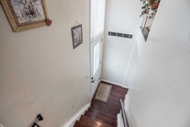 Upper - 225 Pineway Blvd, Toronto, M2H1B5 | Image 2