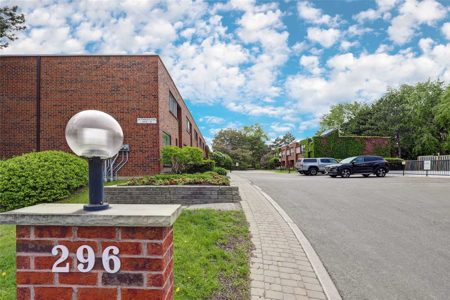 Townhouse sold at 5-296 Torresdale Avenue, Toronto, Westminster-Branson, M2R3N3 - MLS: C5636266