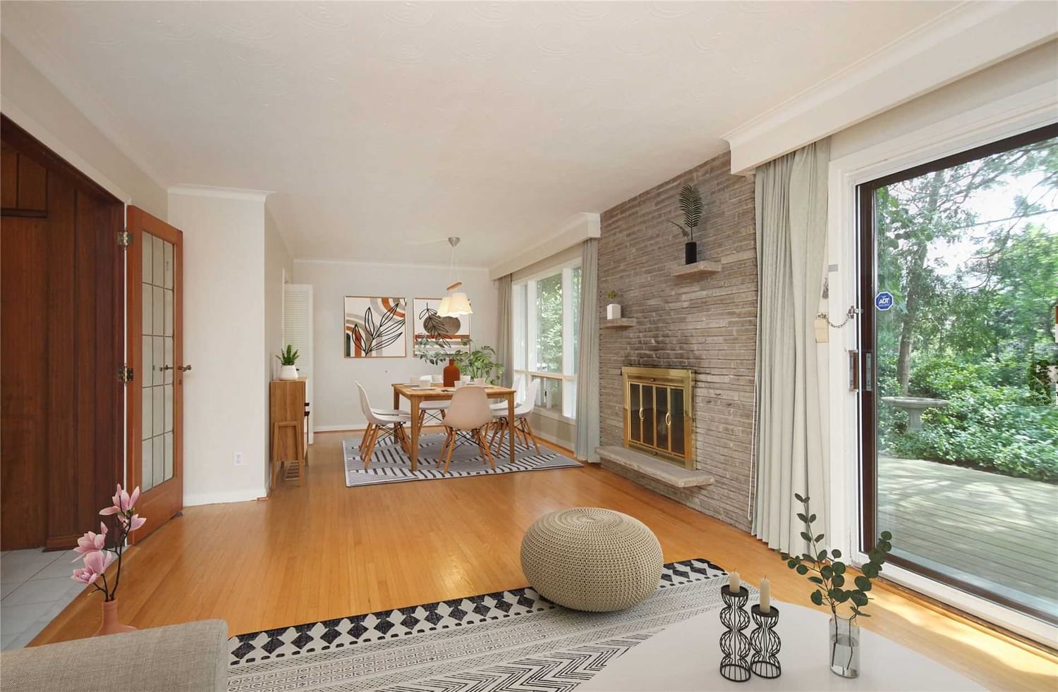 Listing Image 4