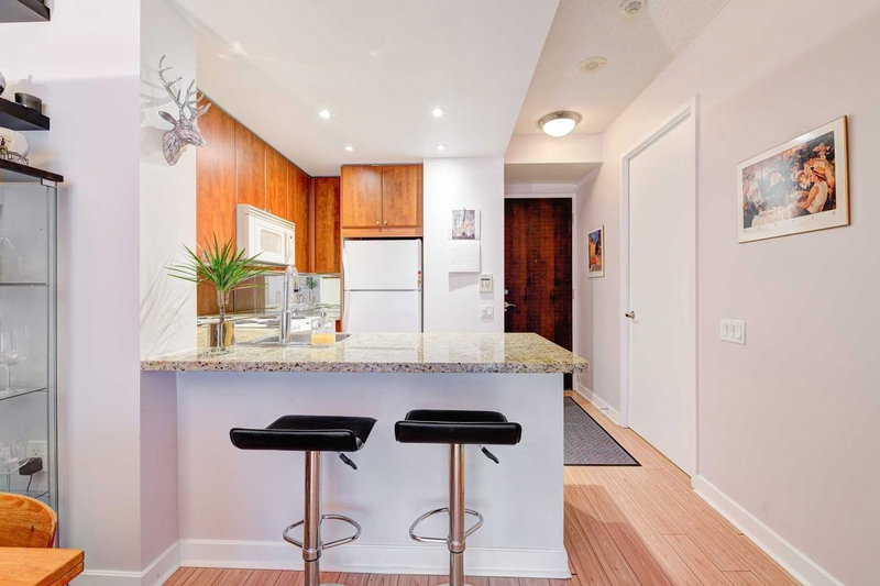 903 - 85 Bloor St E, Toronto, M4W3Y1 | Image 3