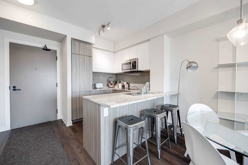 807 - 223 St Clair Ave W, Toronto, M4V1R3 | Image 2