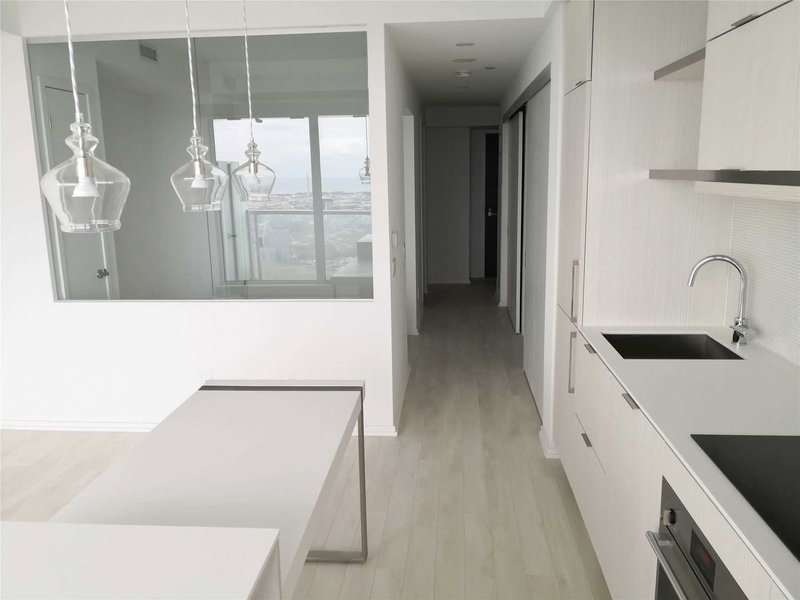 5304 - 197 Yonge St, Toronto, M5B1M4 | Image 2