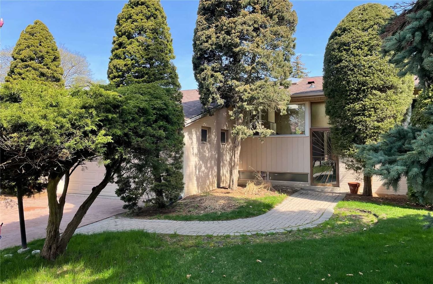 Listing Image 4