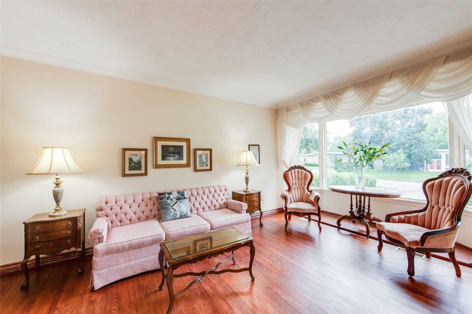 Listing Image 4