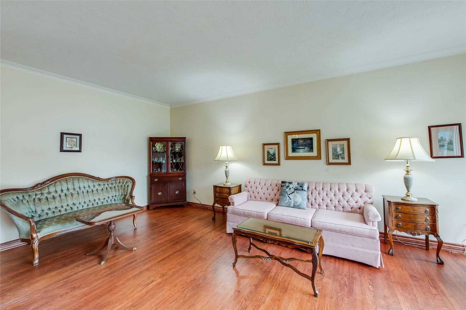 Listing Image 6