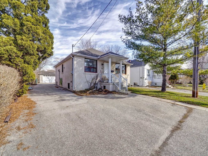 74 Reiner Rd, Toronto, M3H2L5 | Image 3