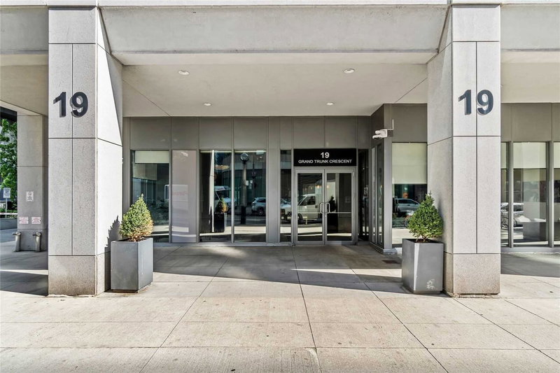 2207 - 19 Grand Trunk Cres, Toronto, M5J3A3 | Image 2